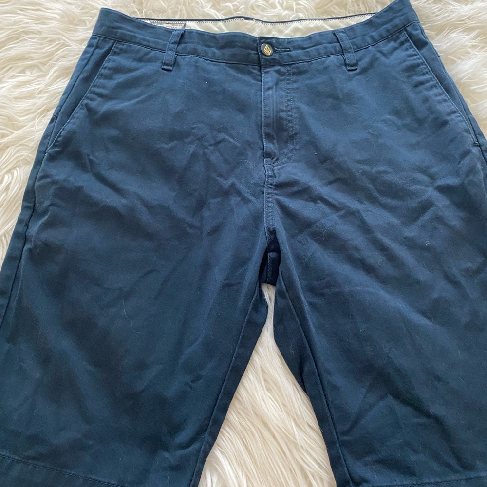 Mens size 31 volcom shorts, lightly worn